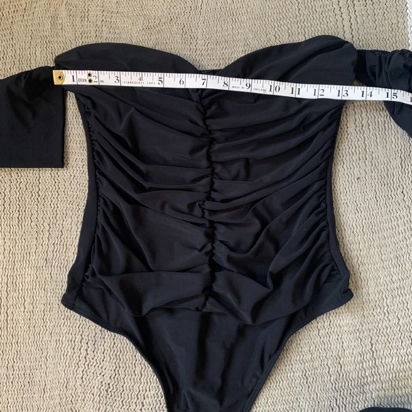 Black Off The Shoulder Ruched Bodysuit - Picture 9 of 11